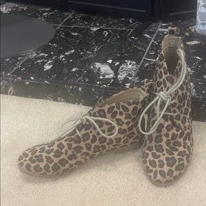 Leopard Print Lace-Up Ankle Boots - Tan
